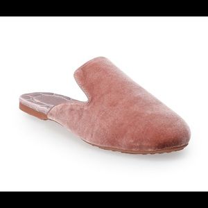 LC Lauren Conrad Round Toe Vintage Style Slippers